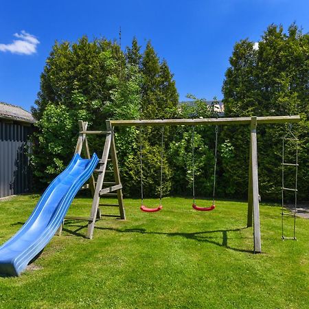 Ferienwohnungen Auf Dem Ferienhof Klein Husums Werdum Bagian luar foto