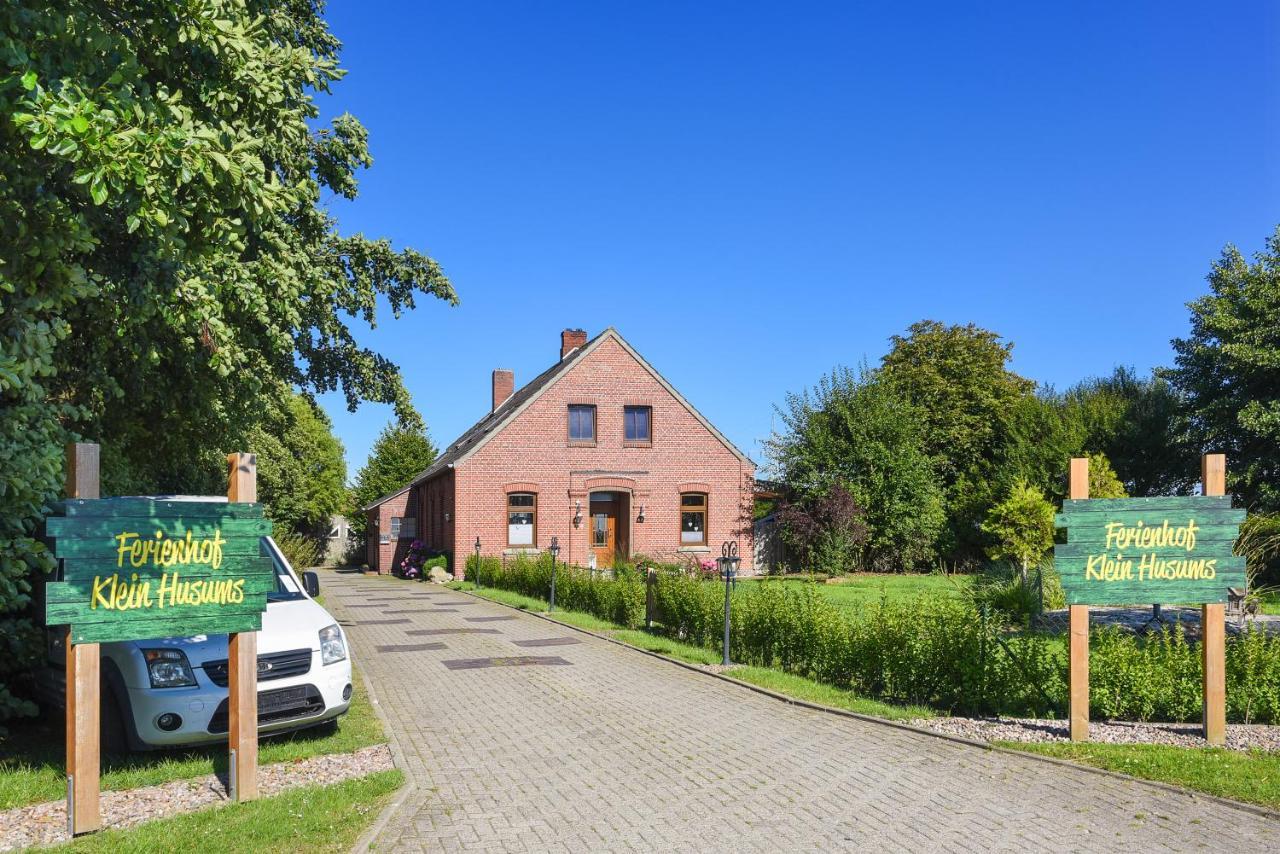 Ferienwohnungen Auf Dem Ferienhof Klein Husums Werdum Bagian luar foto